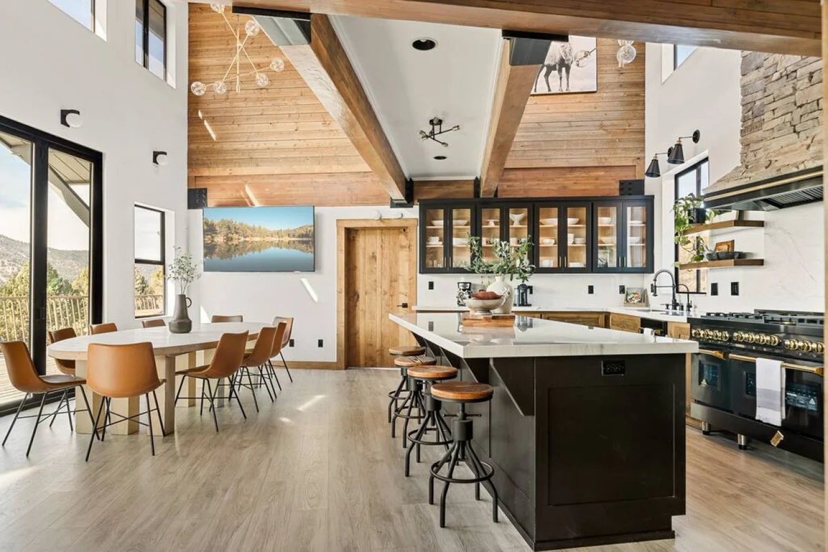 Steel Pine Lodge: As Seen On TV * Immaculate Views #49