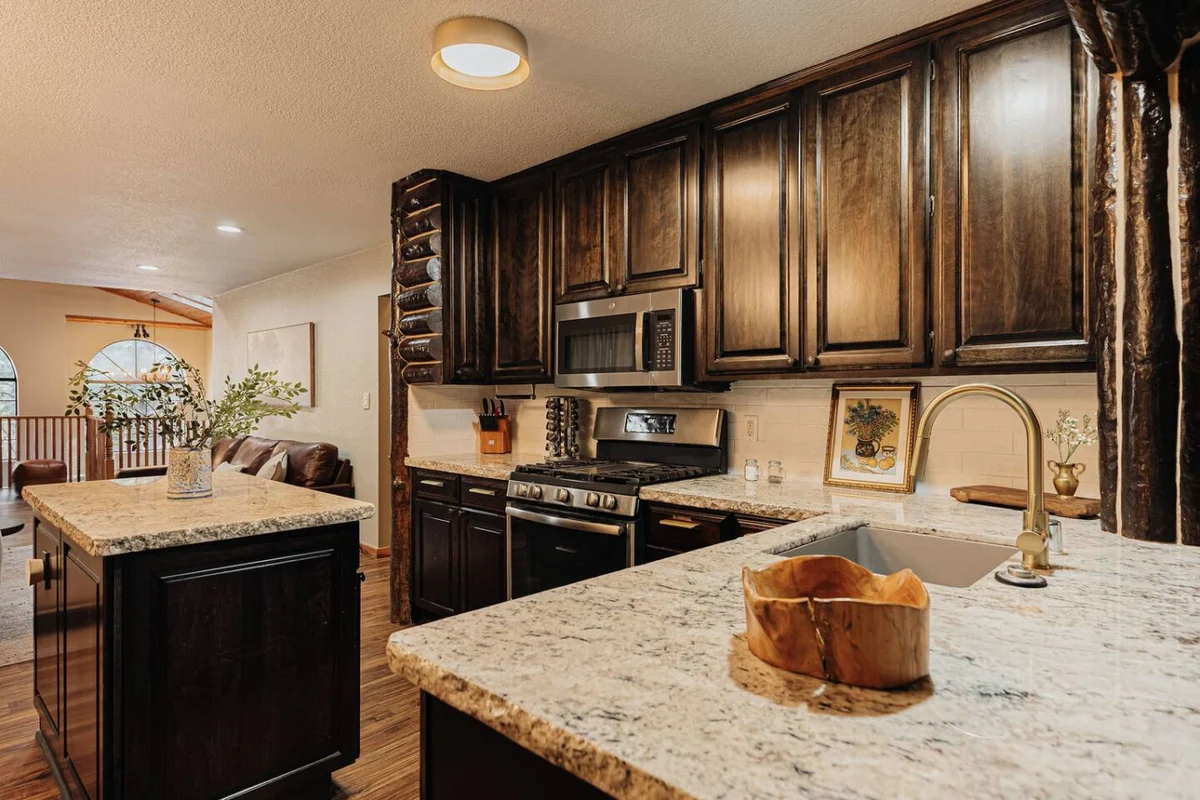 Stylish Sylvan Glen Chalet w  Hot Tub, Pool Table #69
