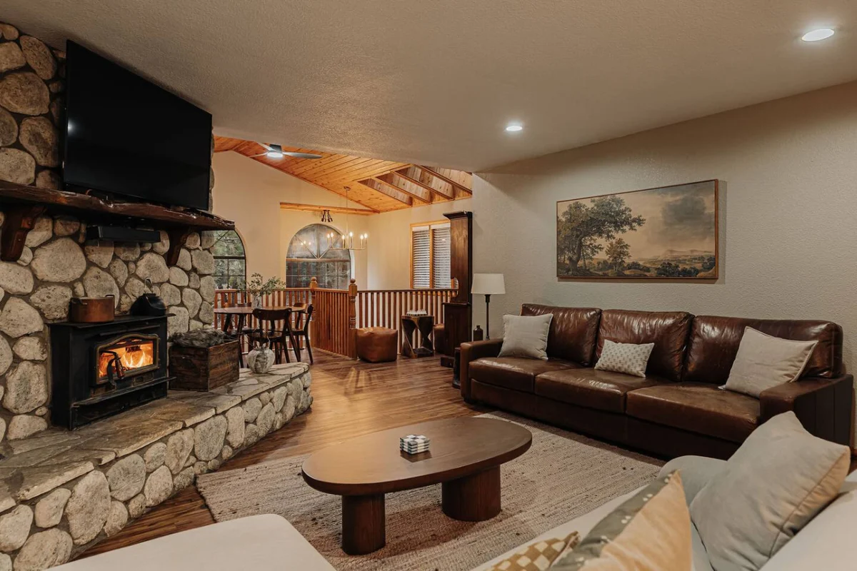 Stylish Sylvan Glen Chalet w  Hot Tub, Pool Table #115