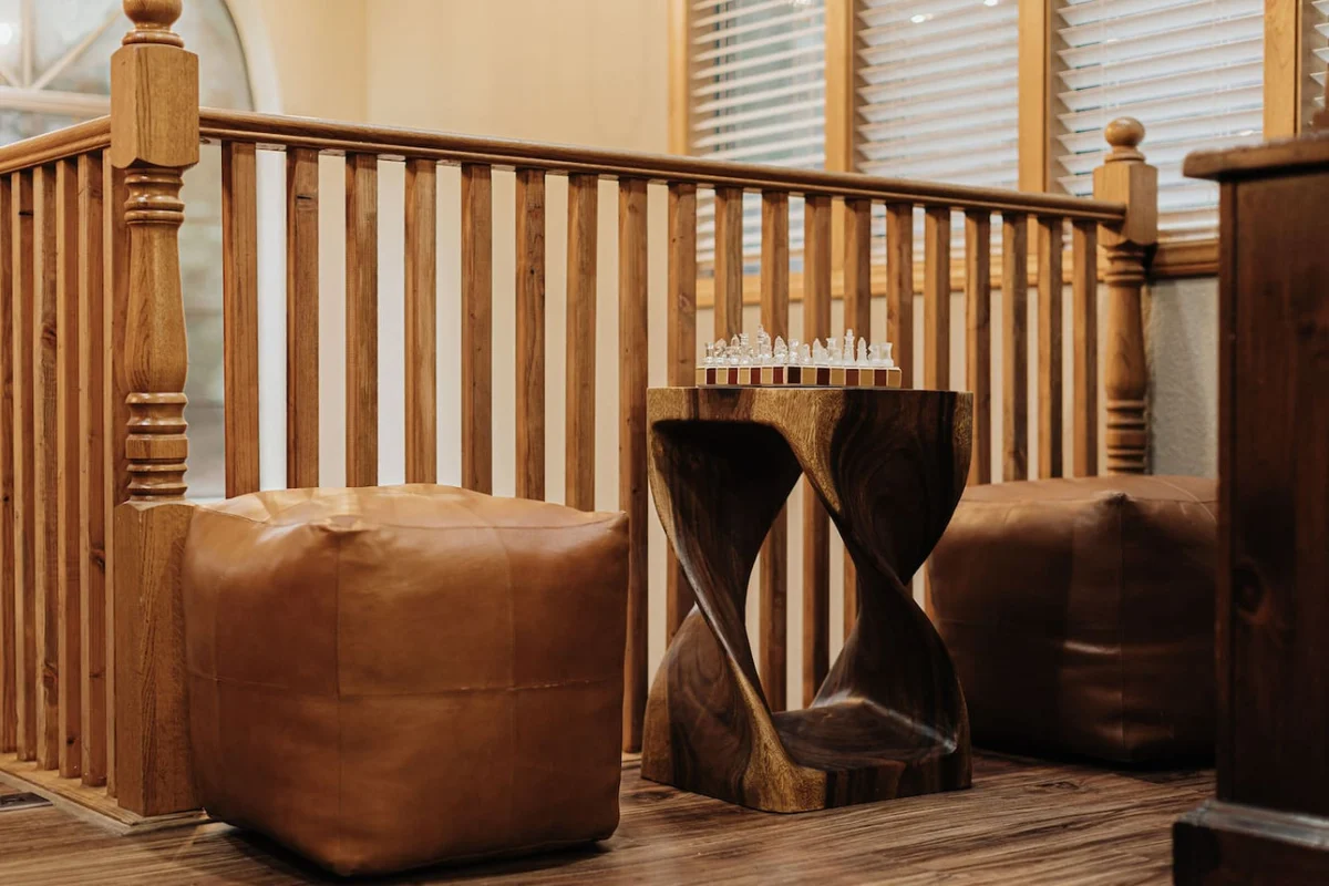 Stylish Sylvan Glen Chalet w  Hot Tub, Pool Table #103