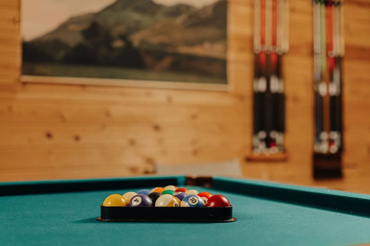 Stylish Sylvan Glen Chalet w  Hot Tub, Pool Table #87