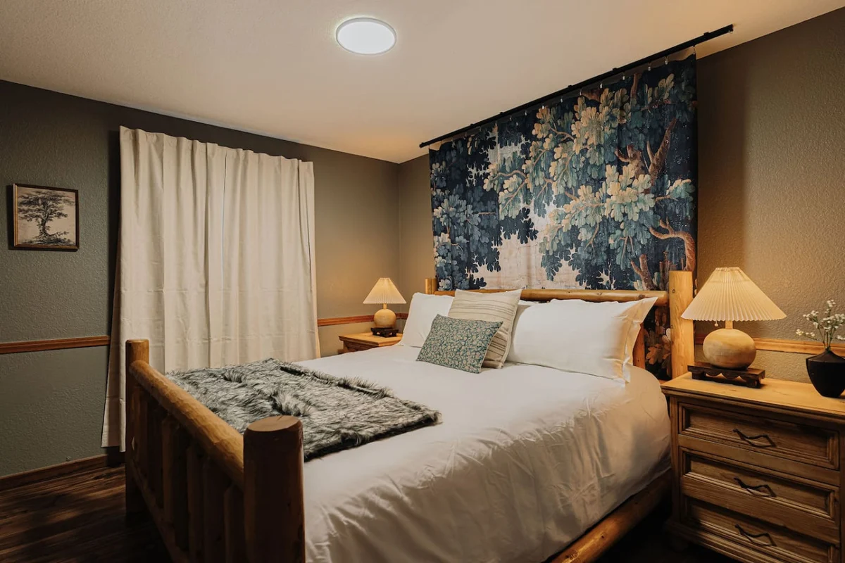Stylish Sylvan Glen Chalet w  Hot Tub, Pool Table #68