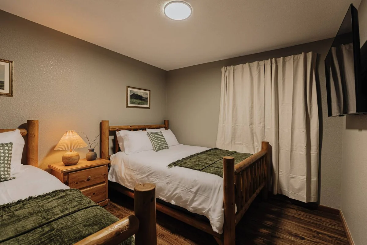 Stylish Sylvan Glen Chalet w  Hot Tub, Pool Table #52