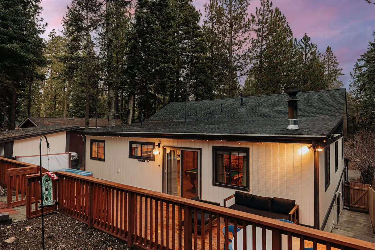 Stylish Sylvan Glen Chalet w  Hot Tub, Pool Table #100