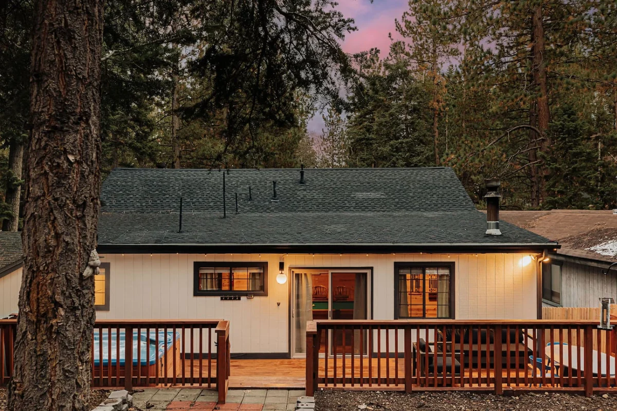 Stylish Sylvan Glen Chalet w  Hot Tub, Pool Table #65
