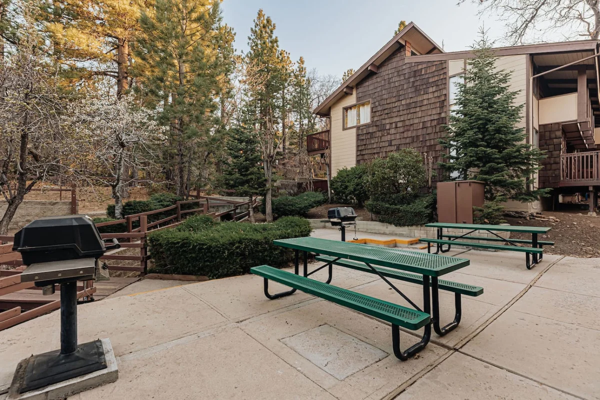Summit Solace, Steps to Snow Summit w/ Hot tub #54