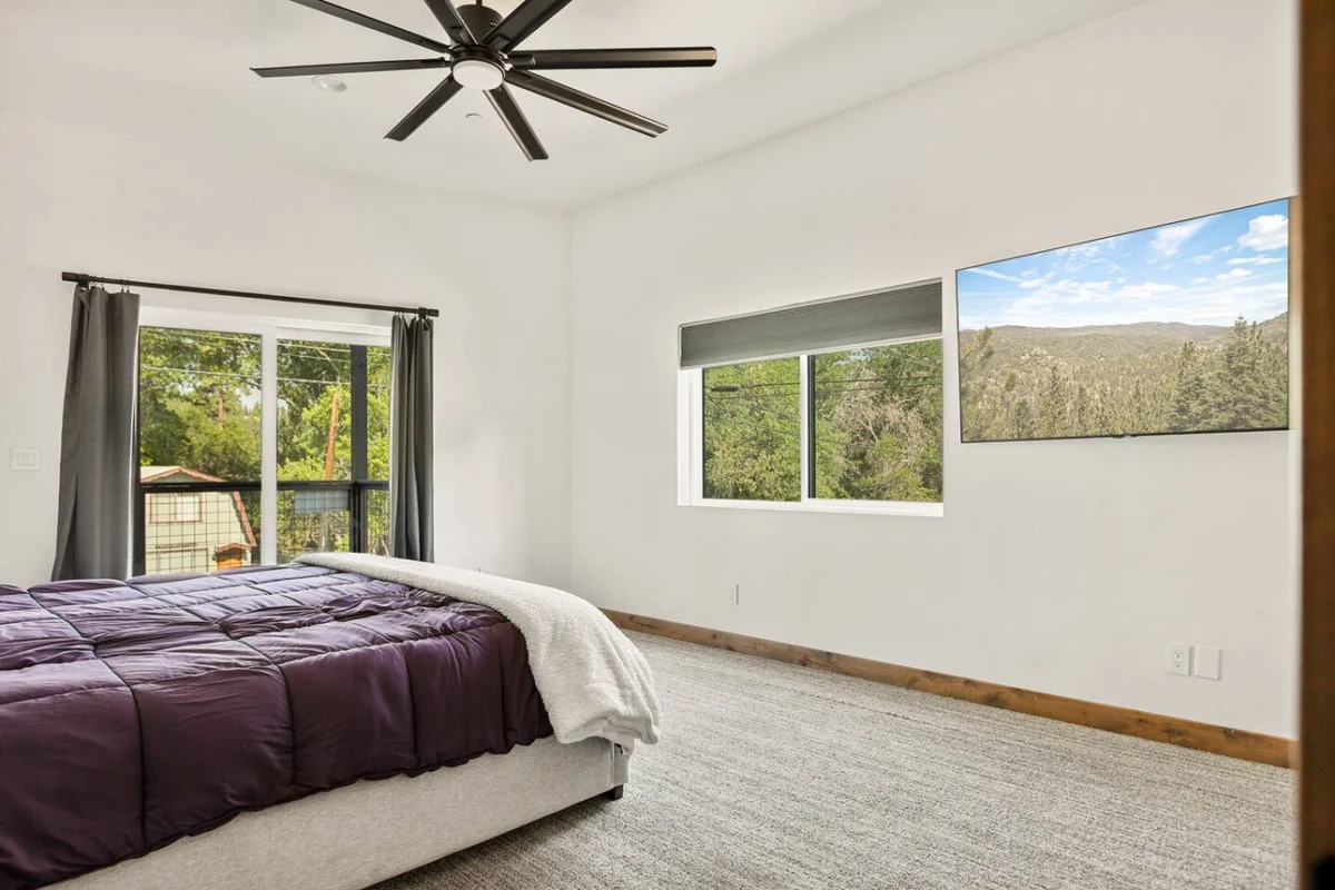 Urban Manor, Walk 2 Bear Mtn & Hot Tub w Firepit #41
