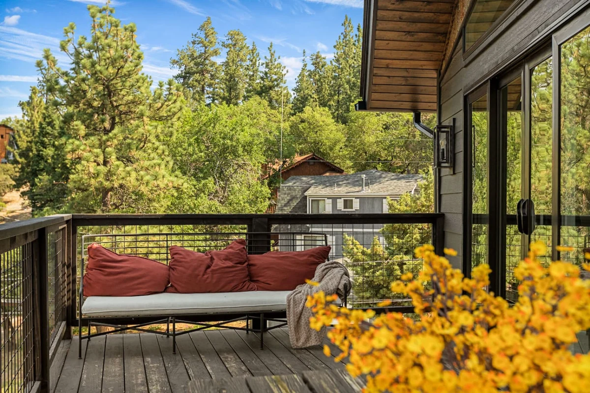 Urban Manor, Walk 2 Bear Mtn & Hot Tub w Firepit #48