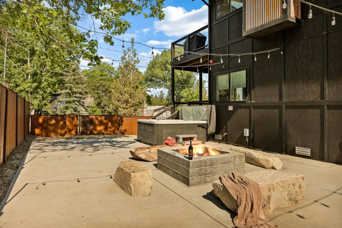 Urban Manor, Walk 2 Bear Mtn & Hot Tub w Firepit #19