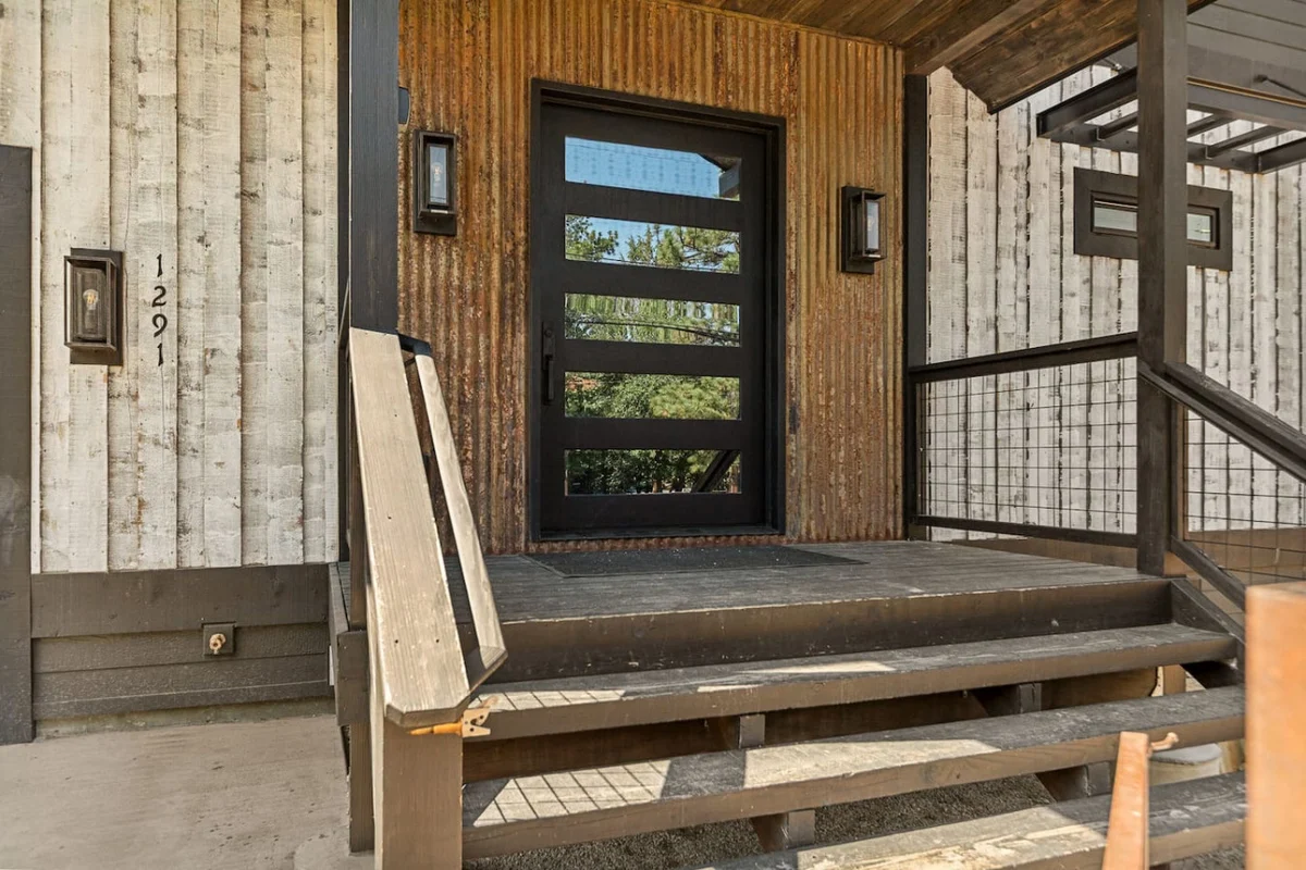 Urban Manor, Walk 2 Bear Mtn & Hot Tub w Firepit #67