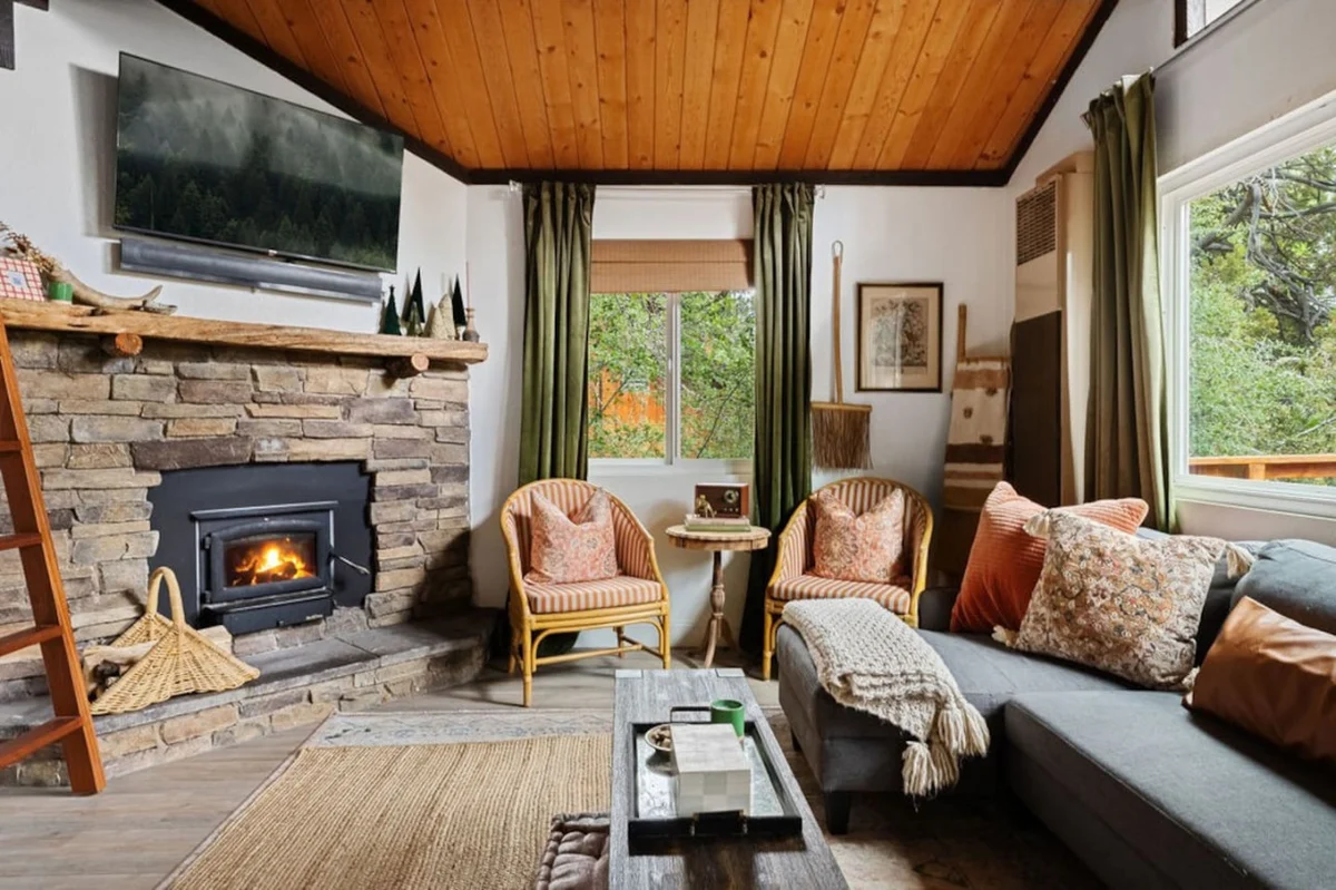 Vintage Mountain Retreat: Trendy Cabin, Loft #74