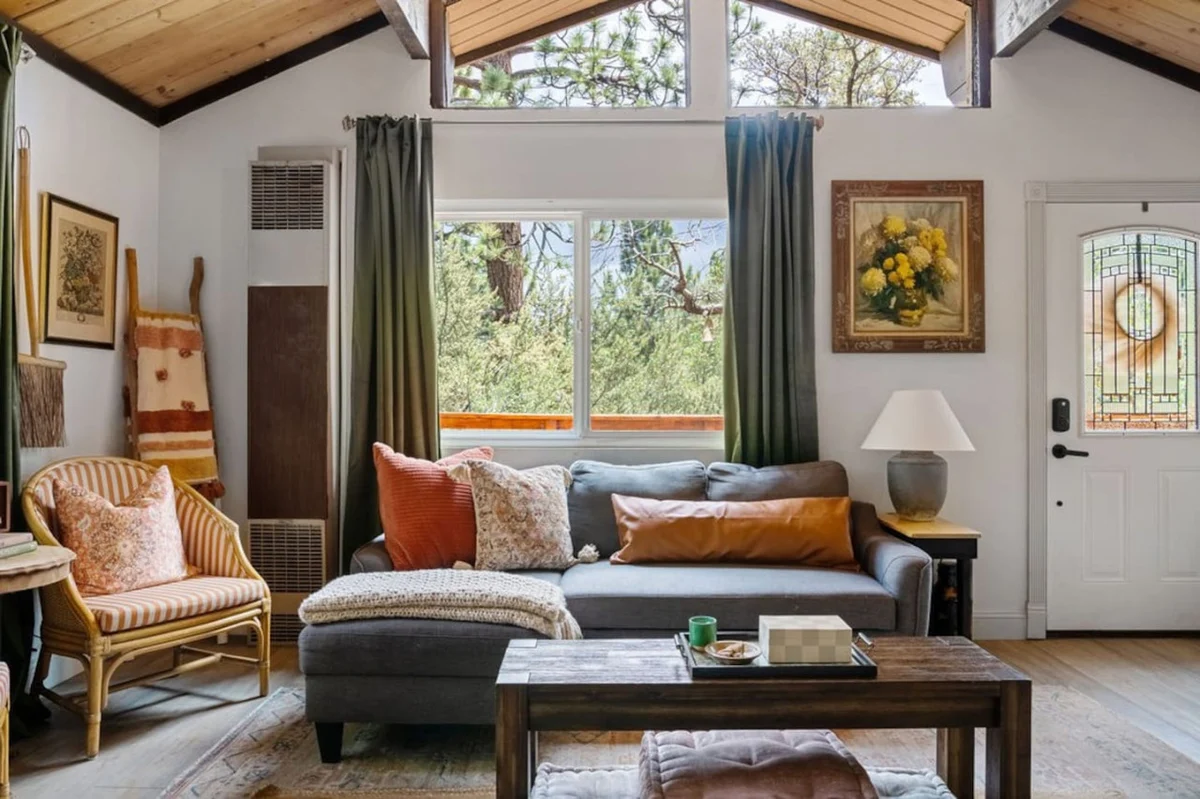 Vintage Mountain Retreat: Trendy Cabin, Loft #43