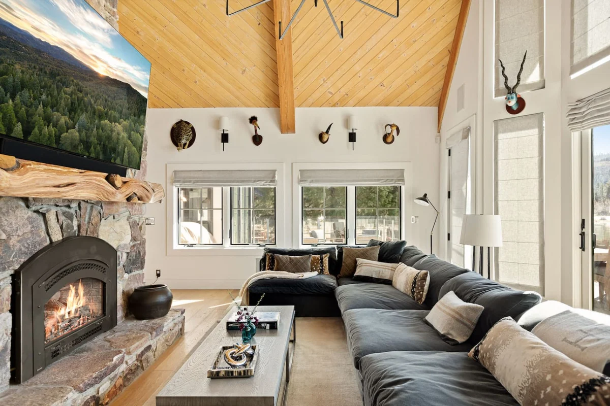 Whimsy by the Water Lakefront Cabin & Hot Tub #103