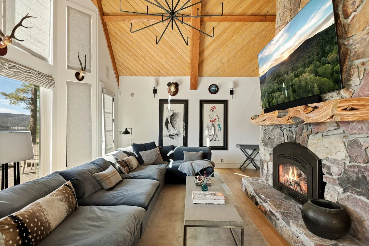 Whimsy by the Water Lakefront Cabin & Hot Tub #91