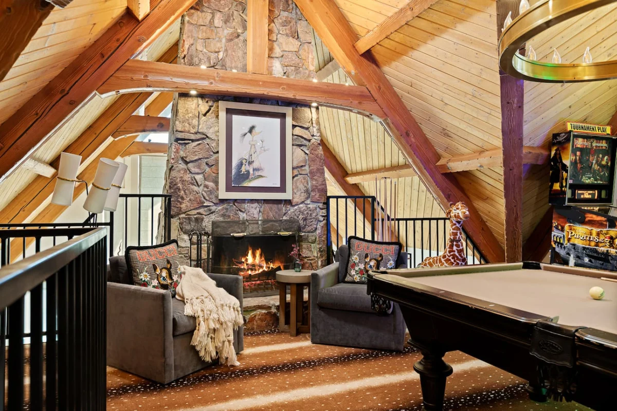 Whimsy by the Water Lakefront Cabin & Hot Tub #89