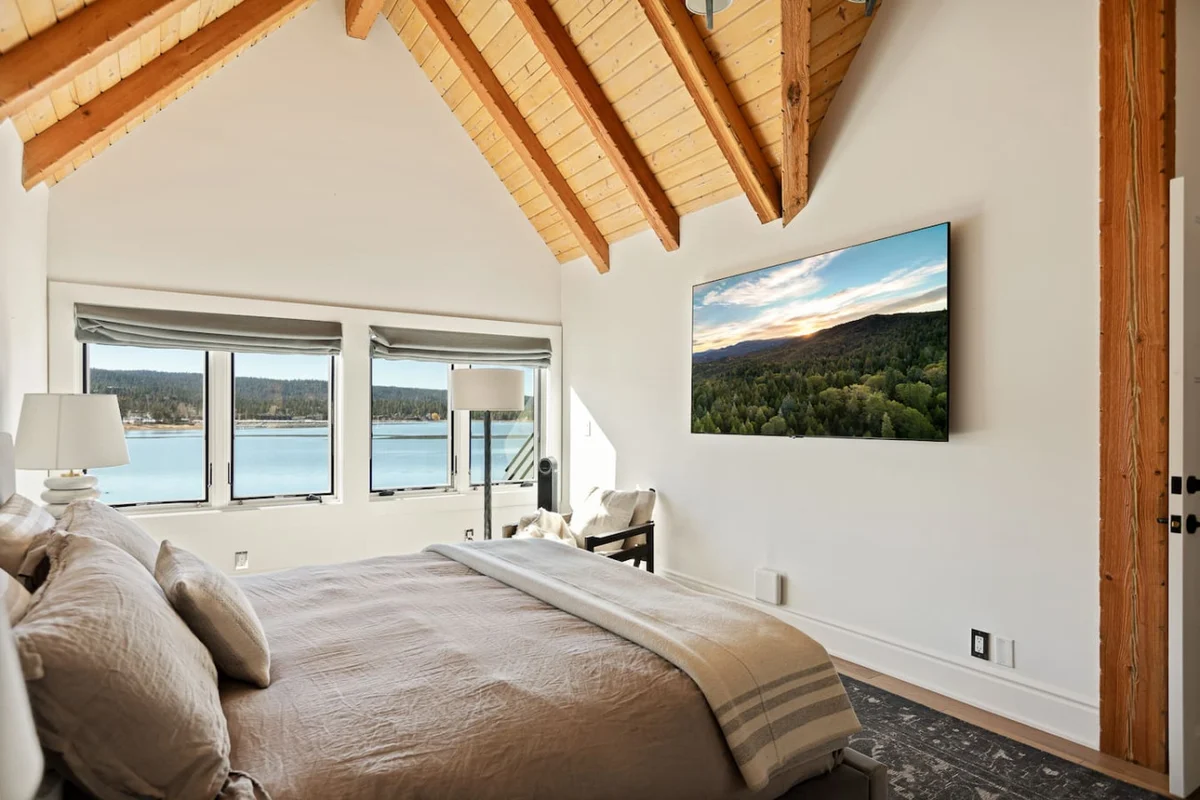 Whimsy by the Water Lakefront Cabin & Hot Tub #94