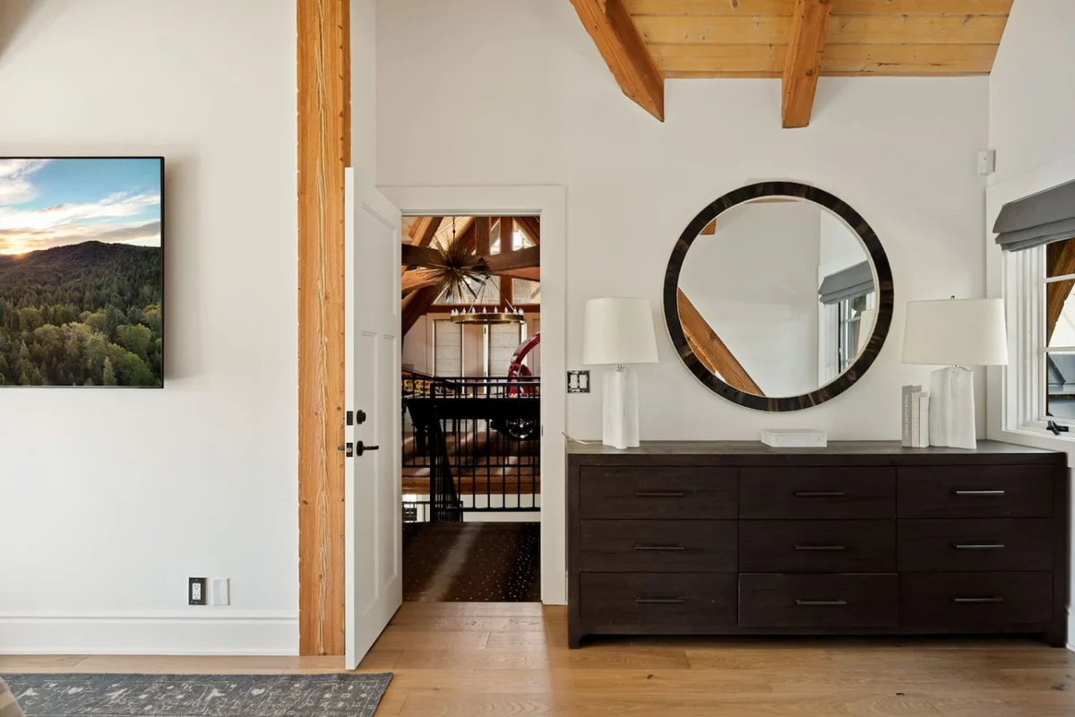 Whimsy by the Water Lakefront Cabin & Hot Tub #96