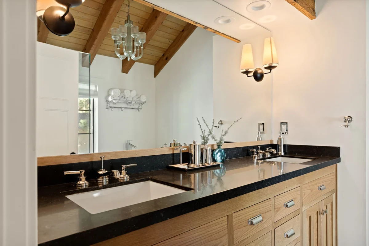 Whimsy by the Water Lakefront Cabin & Hot Tub #100