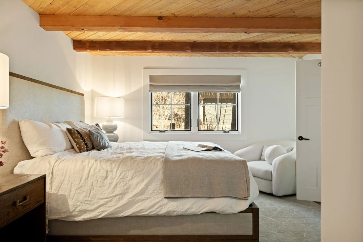Whimsy by the Water Lakefront Cabin & Hot Tub #101