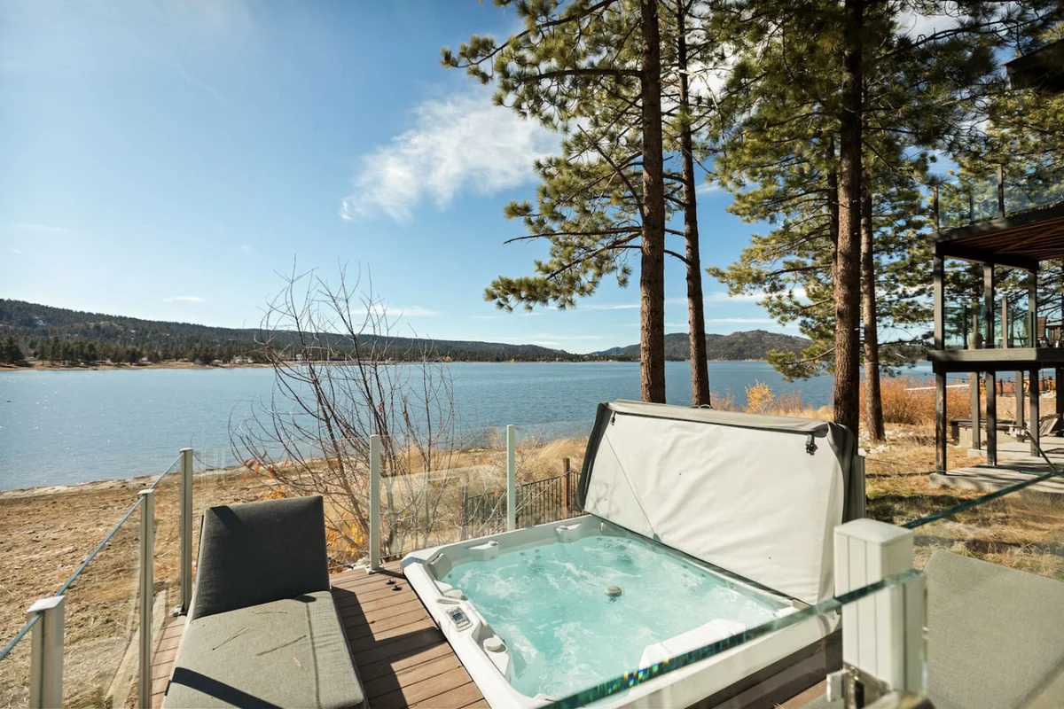 Whimsy by the Water Lakefront Cabin & Hot Tub #72