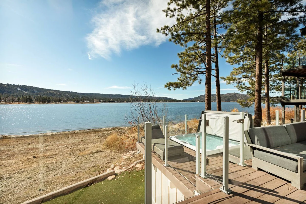 Whimsy by the Water Lakefront Cabin & Hot Tub #74