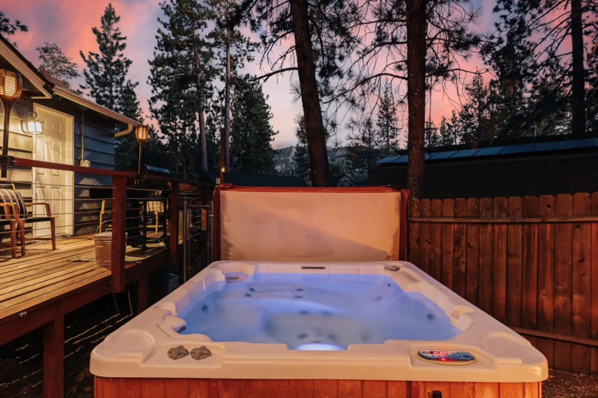 Modern Retreat | Spa, EV, Mountain Views & BBQ #111