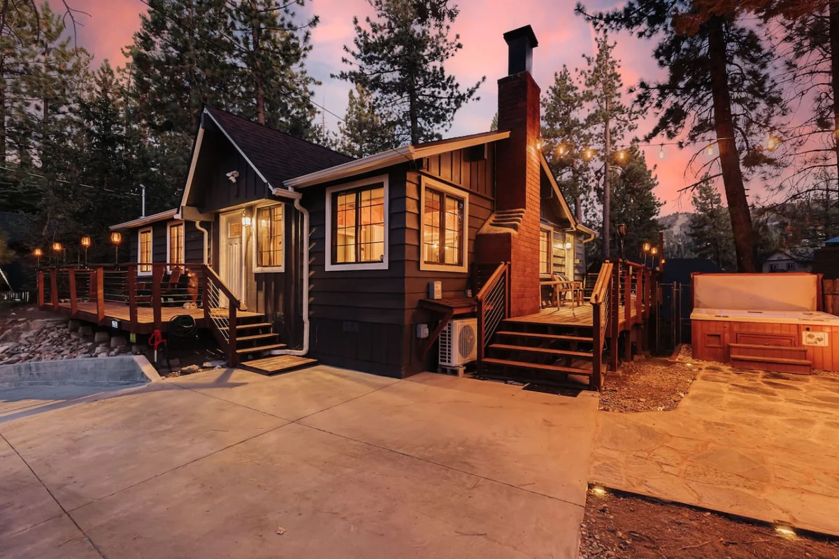 Modern Retreat | Spa, EV, Mountain Views & BBQ #103