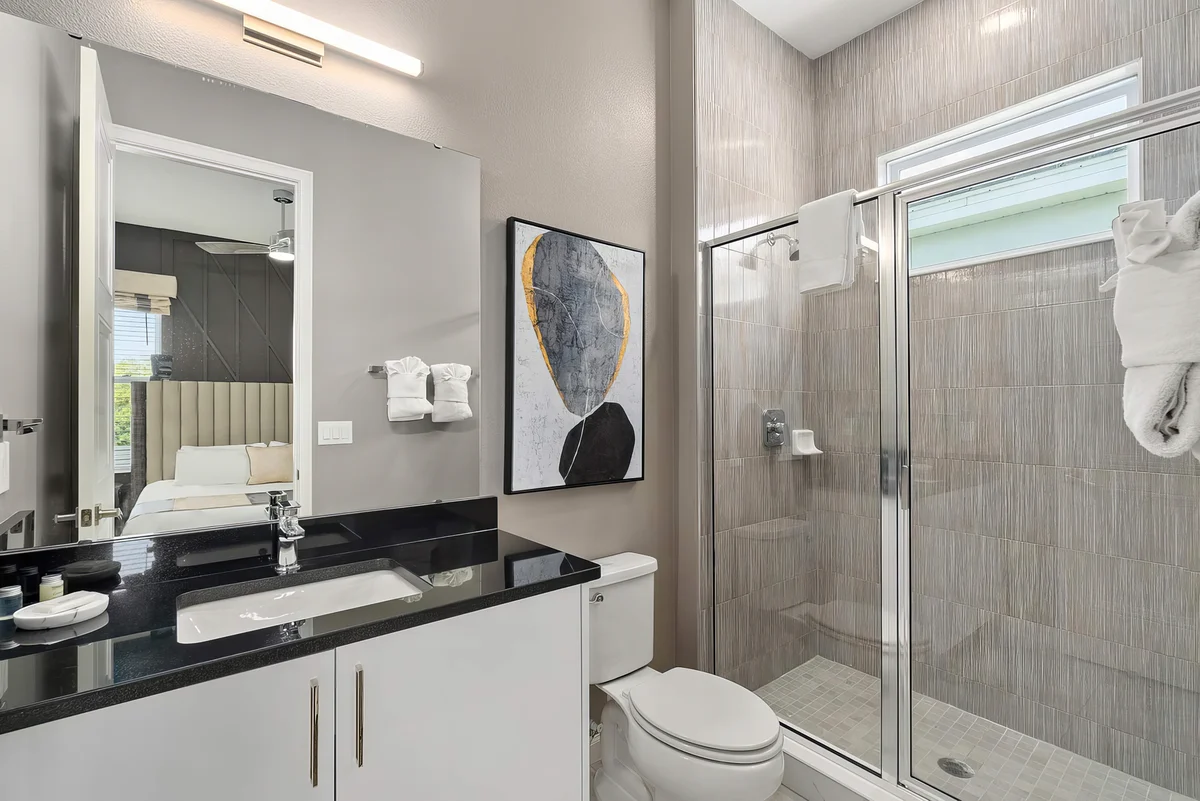 Ensuite Bathroom 6 image 1