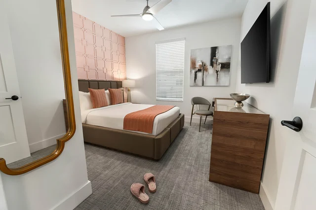Bedroom 5 image 1