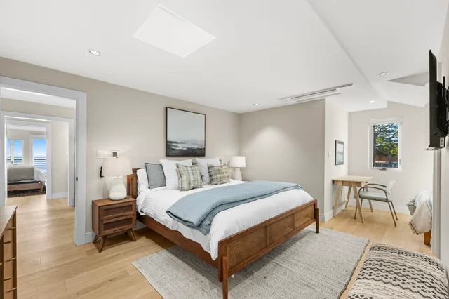 Bedroom 1 image 1
