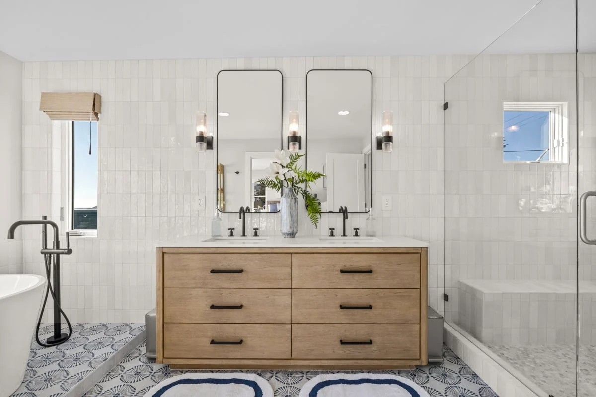 Experience the Pinnacle of Coastal Living at Harbour House #4