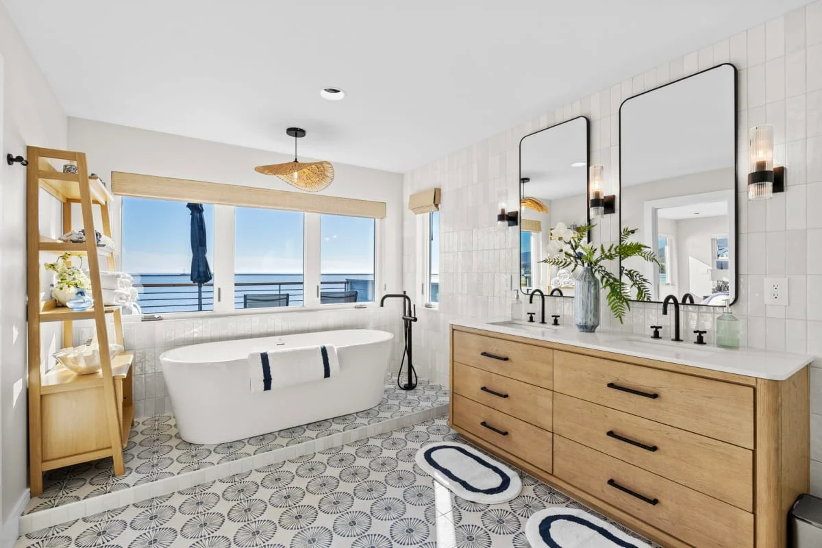 Experience the Pinnacle of Coastal Living at Harbour House #3