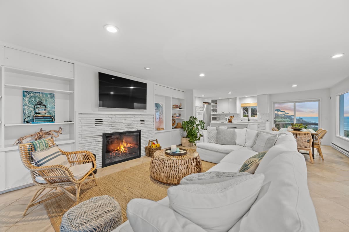 Entire Oceanfront Home – Breathtaking 180° Views Near San Francisco #2