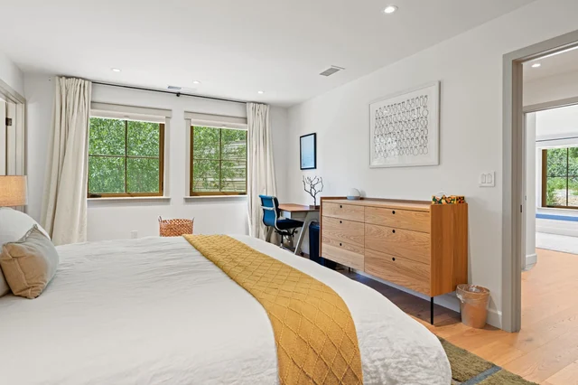 Bedroom 1 image 1