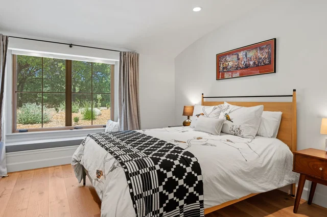 Bedroom 3 image 1