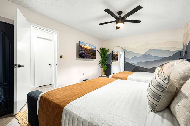 Bedroom 6 image 1