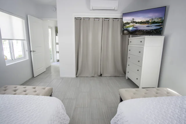 Bedroom 2 image 1