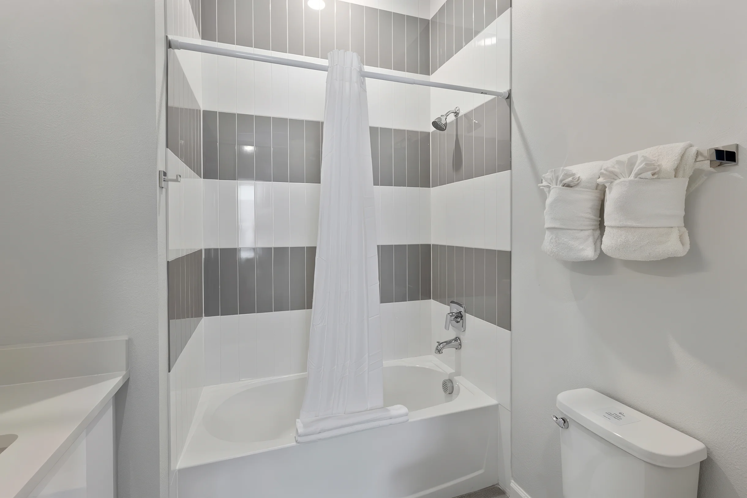 1668OB - 12 Bed - Cosmopolitan Coop - ST032 #28