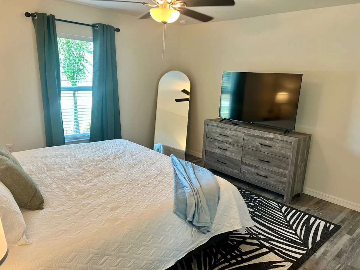 Bedroom 3 image 1
