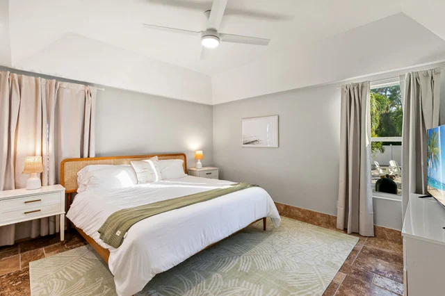 Bedroom 5 image 1