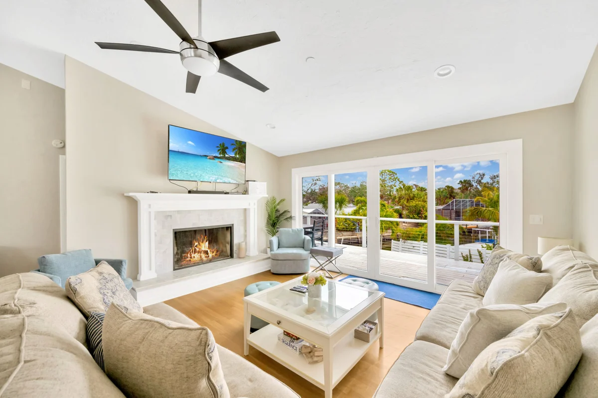 Waterfront Siesta Key Home l w/ pool, hot tub, mini putt, bikes & mins to beach property photo 2