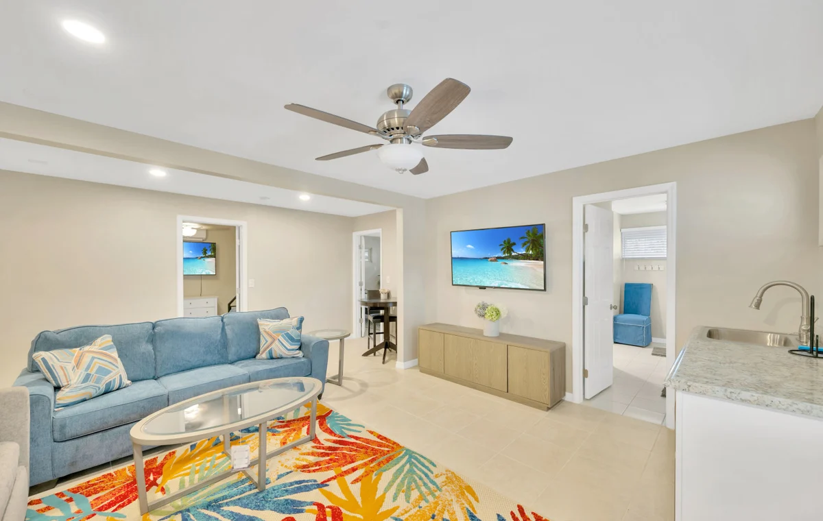 Waterfront Siesta Key Home l w/ pool, hot tub, mini putt, bikes & mins to beach property photo 5