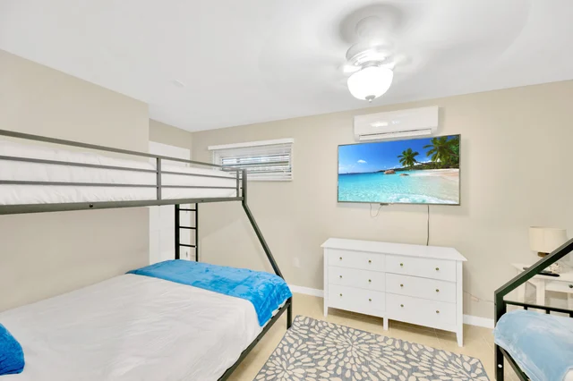 Bedroom 4 image 1