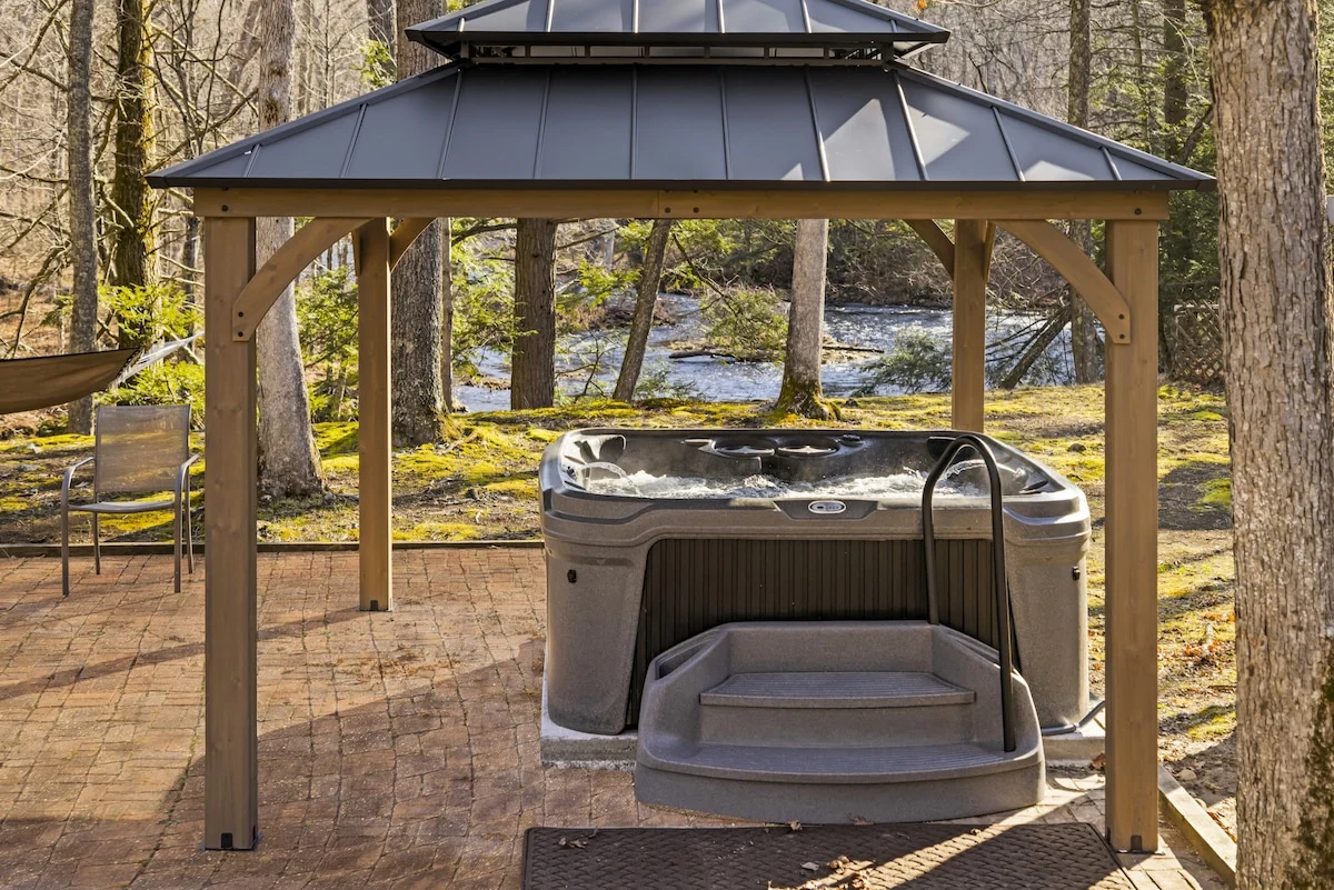 Creekfront Rustic Log Cabin property photo 4