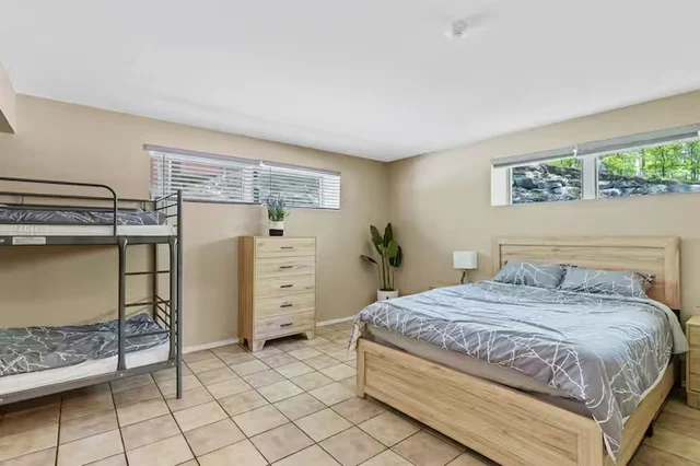 Bedroom 5 image 1