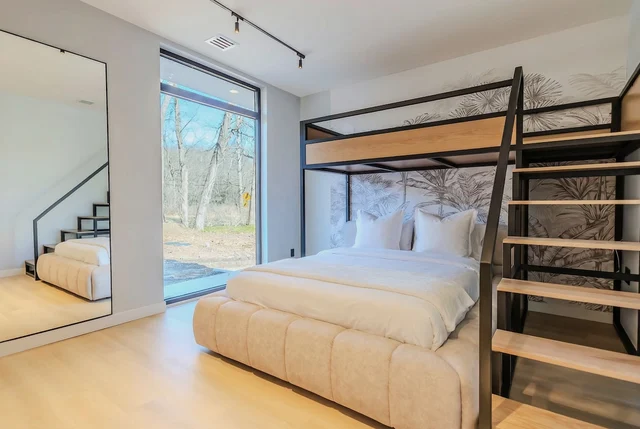 Bedroom 1 image 1