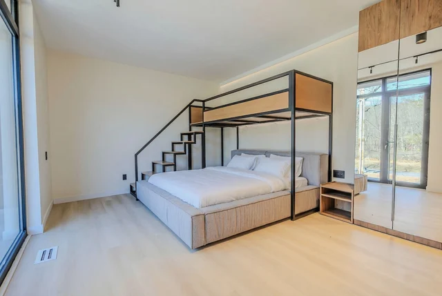 Bedroom 3 image 1