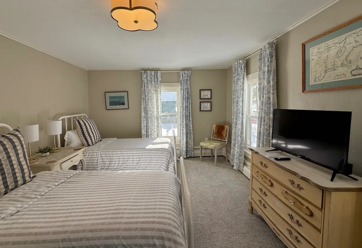 Bedroom 3 image 1