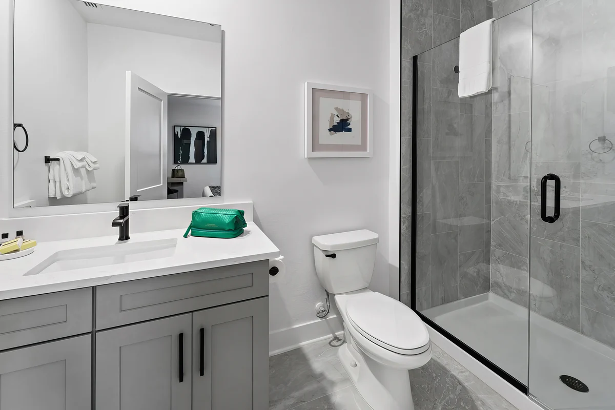 Ensuite Bathroom 2 image 1