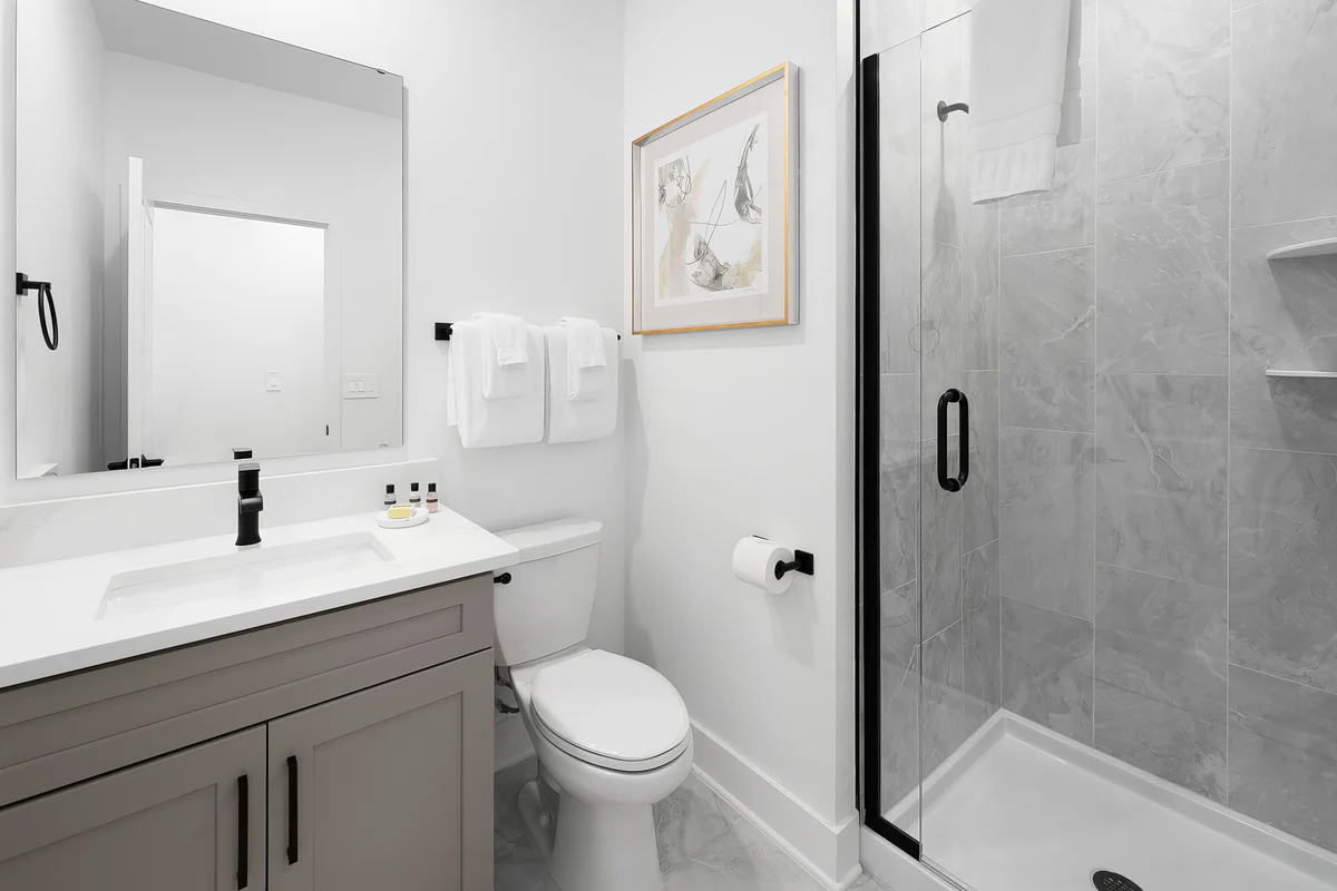 Ensuite Bathroom 2 image 1